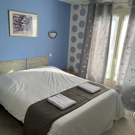 Hotel Le Lyon Vert Commentry ภายนอก รูปภาพ
