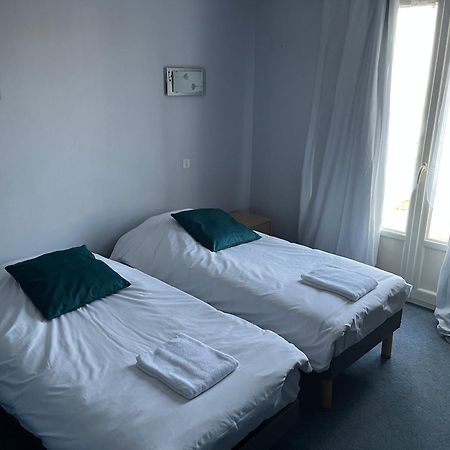 Hotel Le Lyon Vert Commentry ภายนอก รูปภาพ