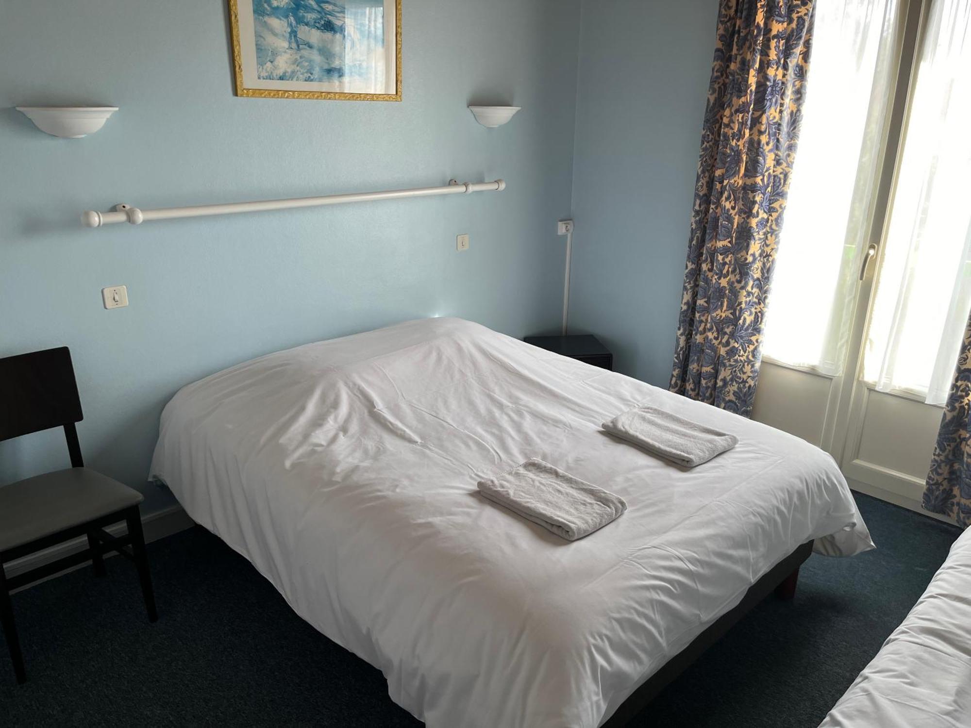 Hotel Le Lyon Vert Commentry ภายนอก รูปภาพ