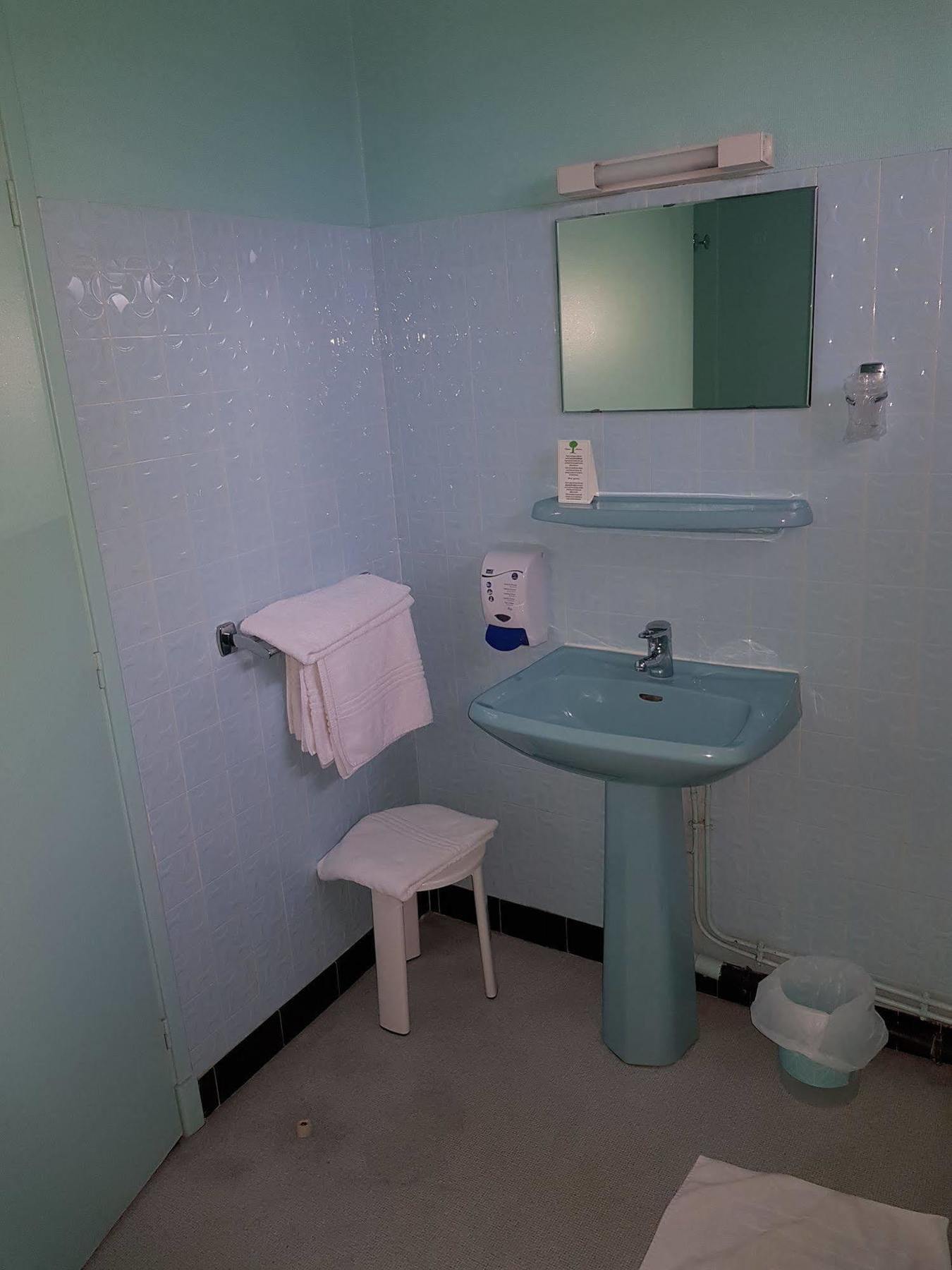 Hotel Le Lyon Vert Commentry ภายนอก รูปภาพ