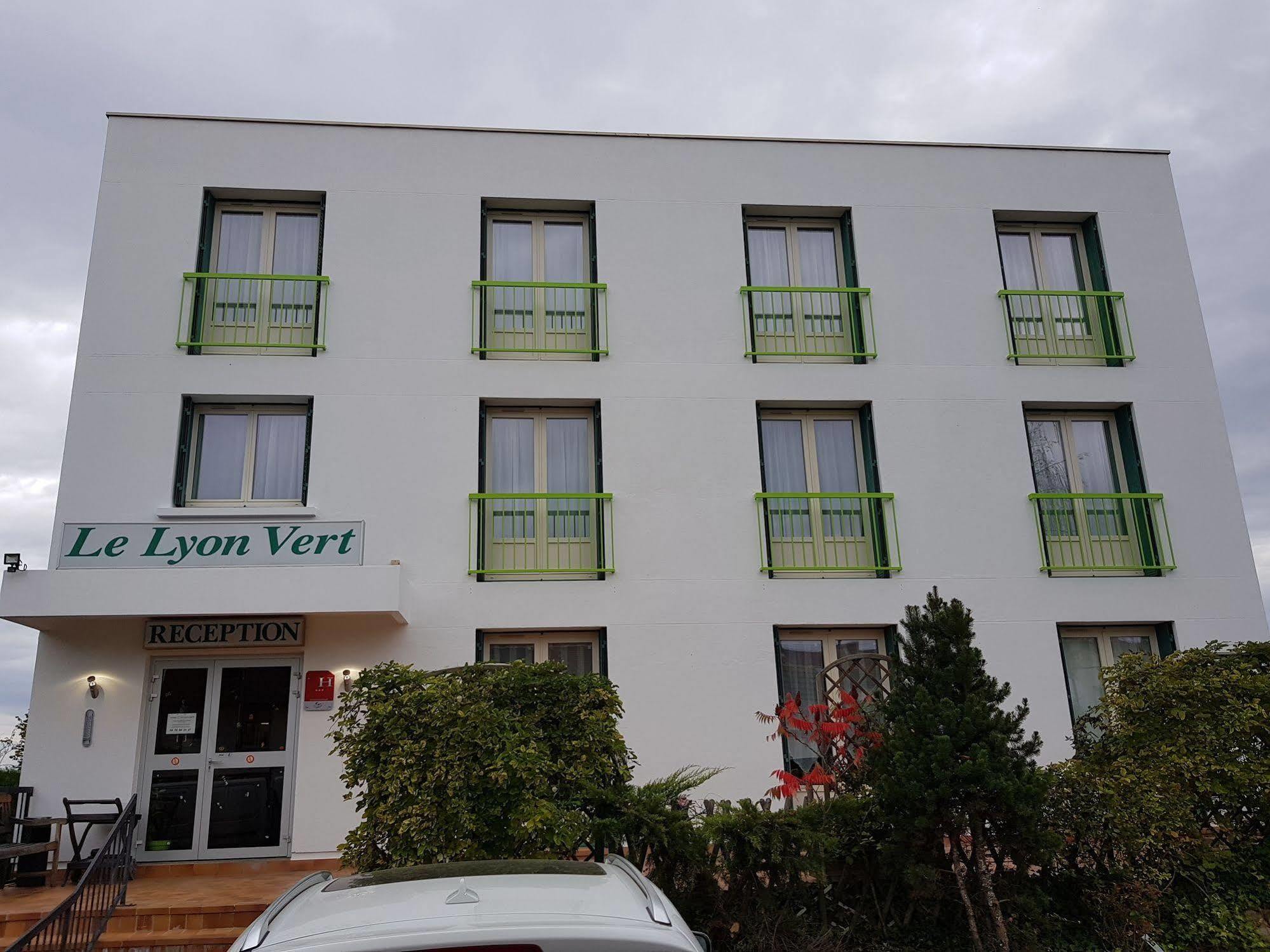 Hotel Le Lyon Vert Commentry ภายนอก รูปภาพ