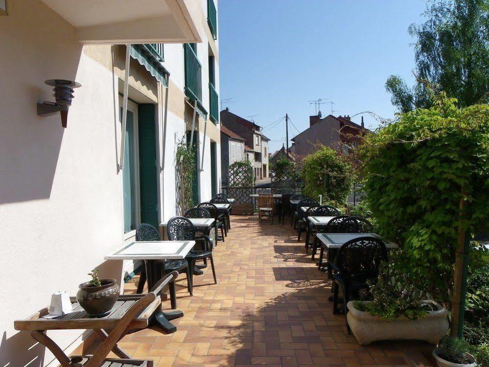 Hotel Le Lyon Vert Commentry ภายนอก รูปภาพ